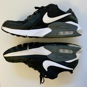 Nike Women’s Air Max Excee Black & White Sneakers Size 9.5